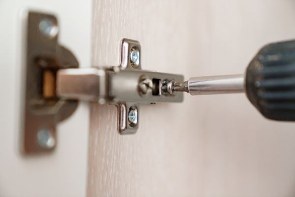 Cupboard Hinge Repair in Canyon Lake